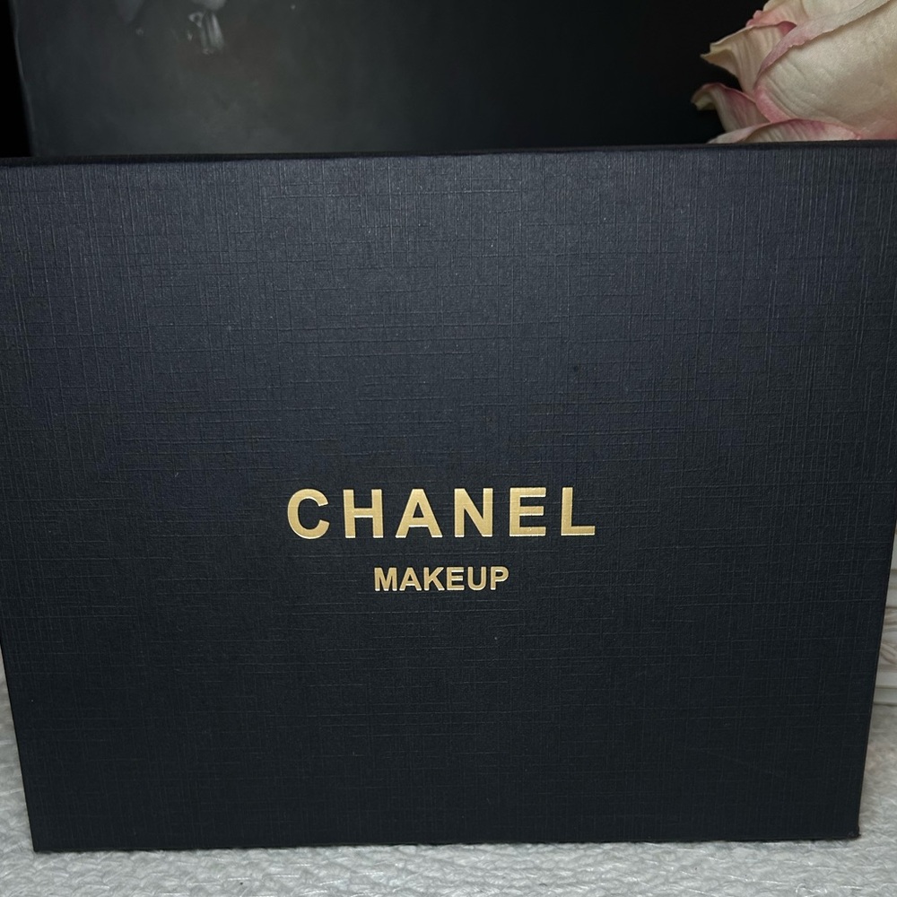 CHANEL Beauty (GWP) Quilted Black with Gold Pouch Crossbody - Picture 16 of 16